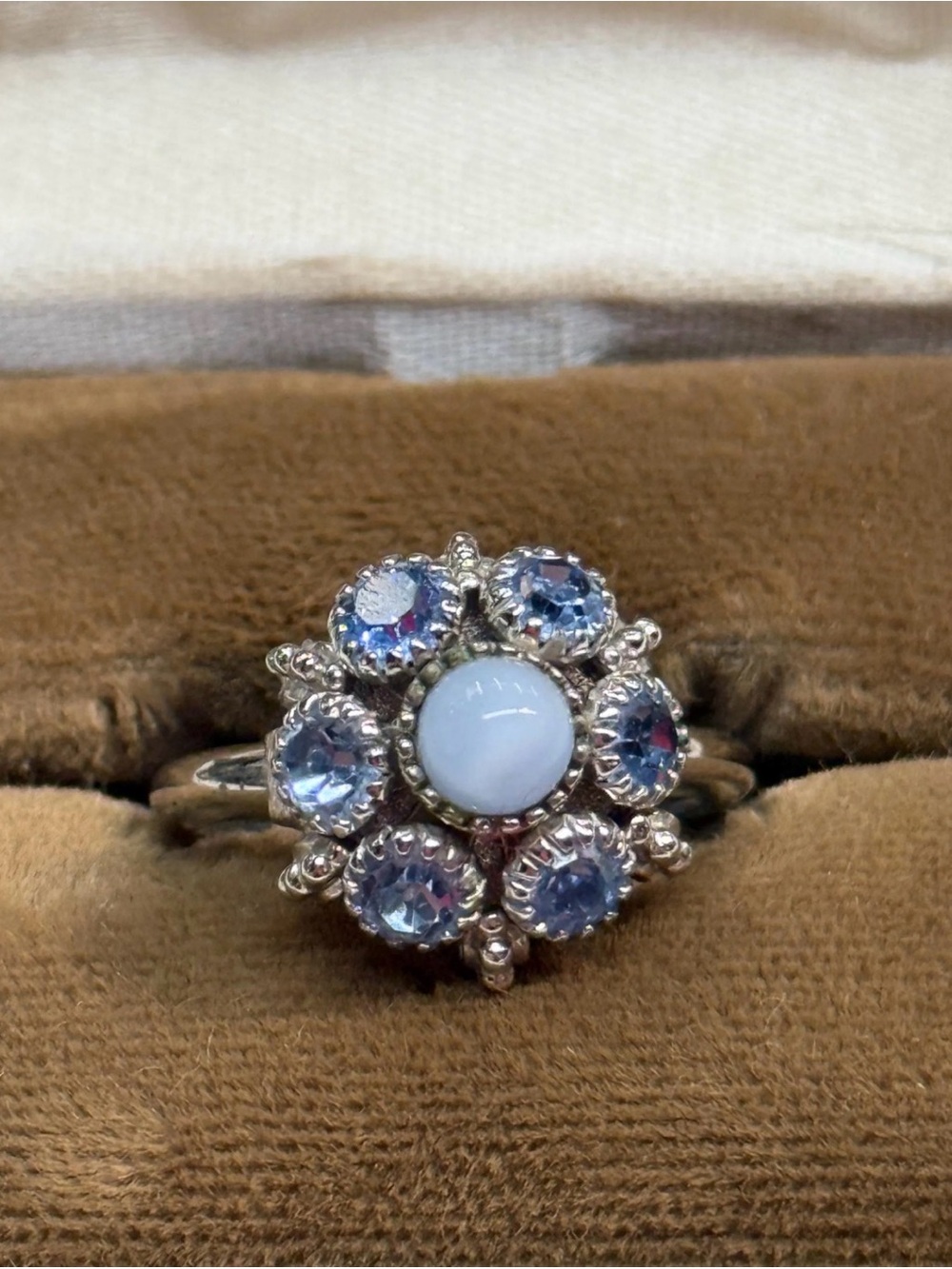 Vintage Silver Tone Avon
Gemstone Ring Size 9
